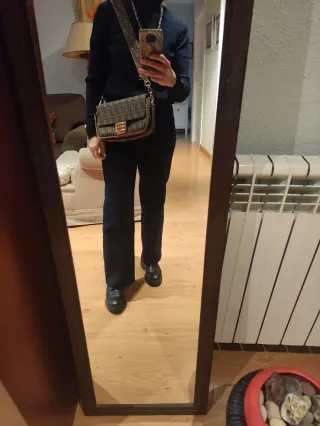Bolso Marrón con Detalles Dorados