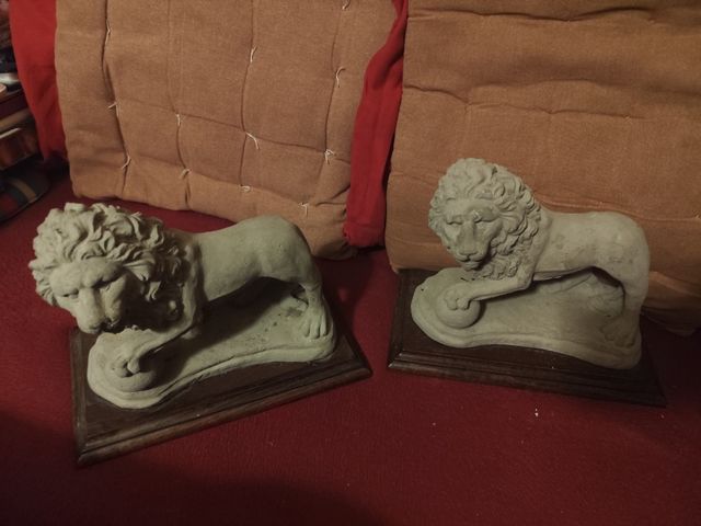 Pareja Leones de piedra con bola