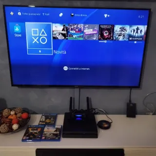 PlayStation 4 (PS4) Nera