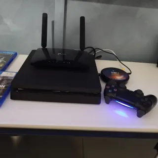 PlayStation 4 (PS4) Nera