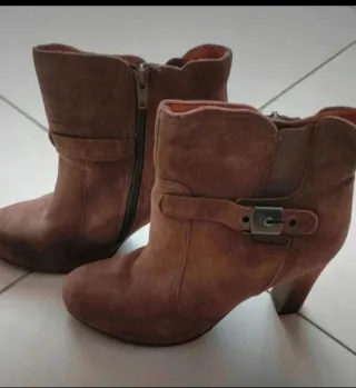 Stivaletti scamosciati marroni Scholl