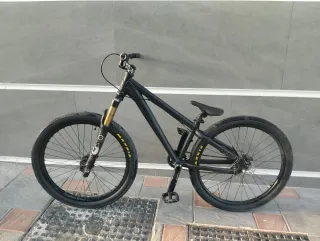 Bicicleta Dirt Jump Trek