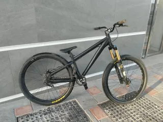 Bicicleta Dirt Jump Trek