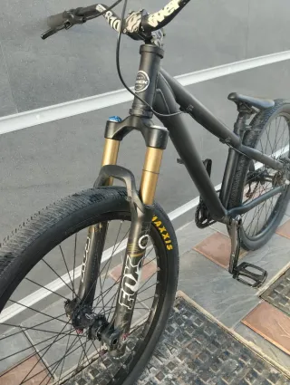 Bicicleta Dirt Jump Trek