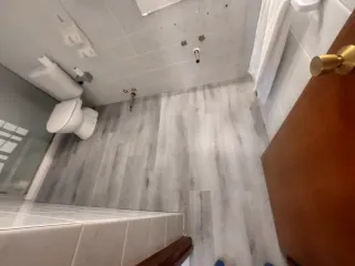 Instalación y montaje de suelos SPC y laminados