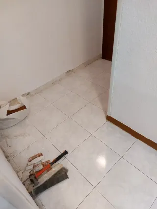 Instalación y montaje de suelos SPC y laminados