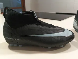 Botas fútbol Nike Mercurial talla 34 (6 entrenos)
