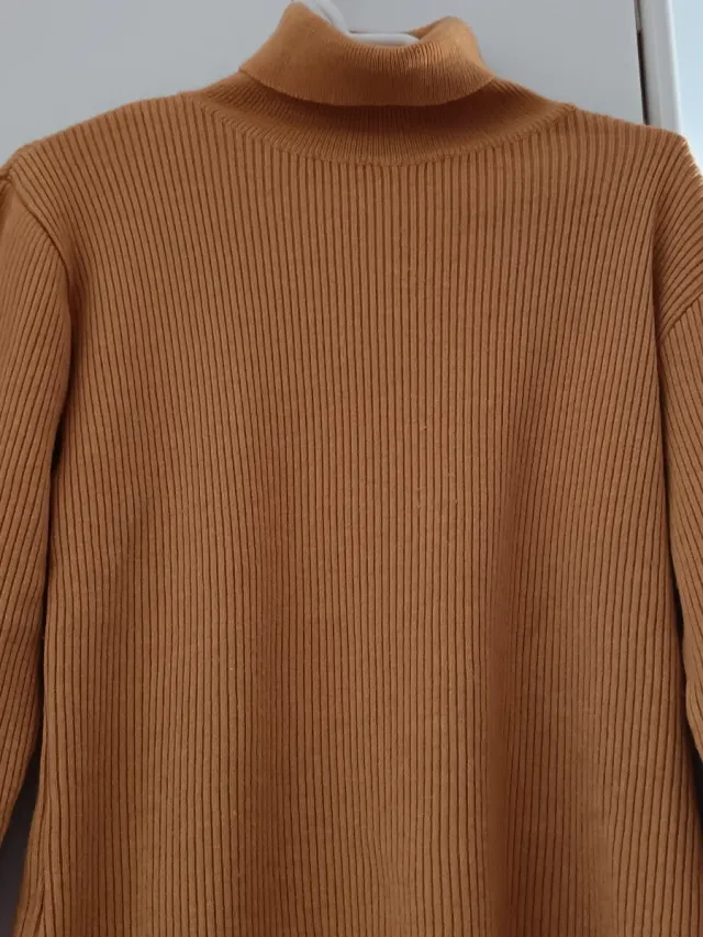 Jersey cuello alto mostaza talla 38