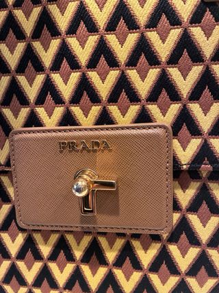 Bolso Prada como nuevo