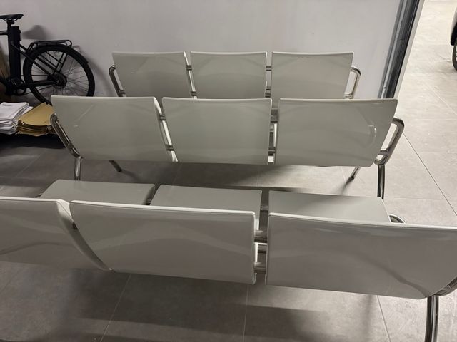 Sillas 3 plazas recepción metal y plástico