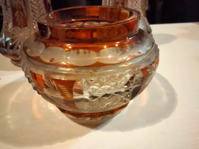 Antiguos frascos cristal tallado ámbar