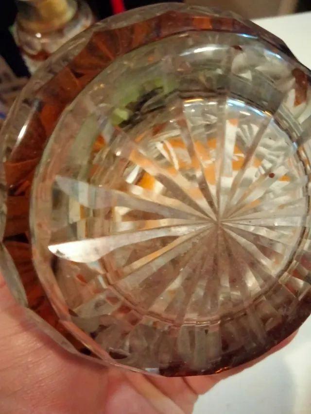 Antiguos frascos cristal tallado ámbar