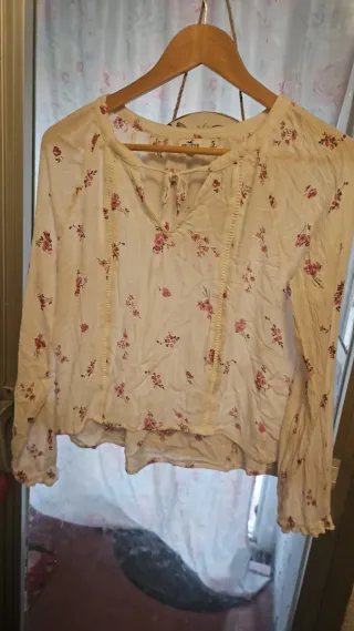 Blusa Hollister floral blanca talla S