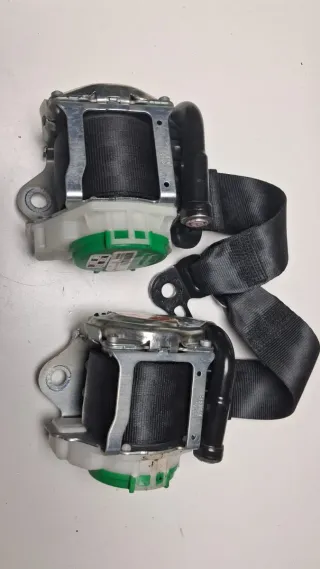 Cinturones de seguridad id 4