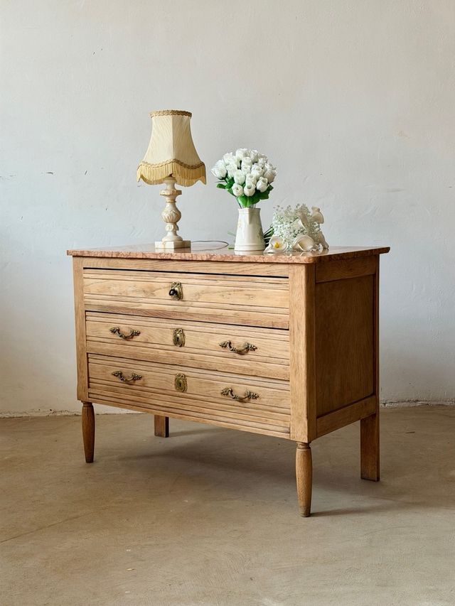 Comoda francese in rovere con marmo breccia rosa