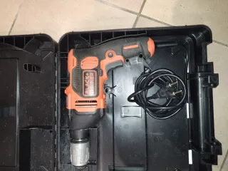 Taladro Black+Decker 850W con maletín