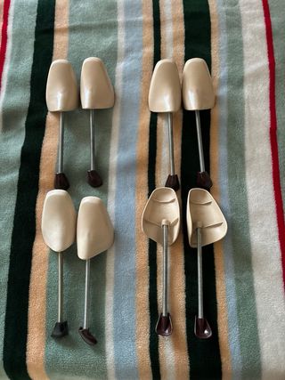 Hormas para zapatos (rojo y beige)