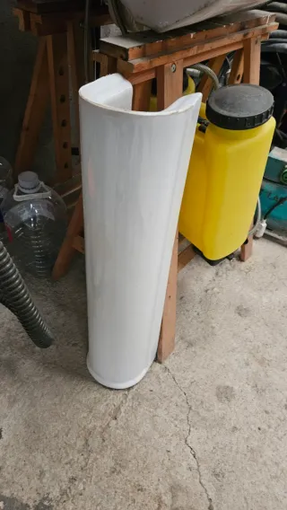 Lavabo de pie con grifo