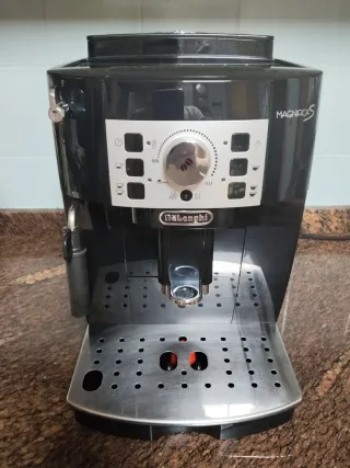 Cafetera Super Automática DeLonghi Magnifica S