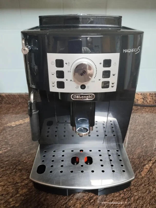 Cafetera Super Automática DeLonghi Magnifica S