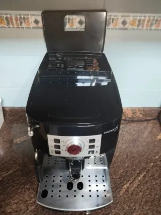 Cafetera Super Automática DeLonghi Magnifica S
