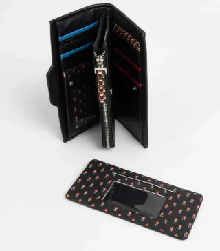 Cartera-billetera negra, Paco Martínez