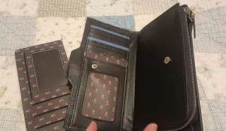 Cartera-billetera negra, Paco Martínez