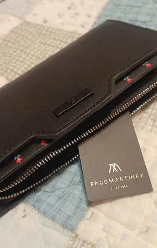 Cartera-billetera negra, Paco Martínez