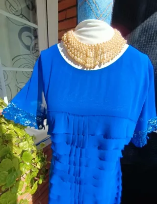 Vestido fiesta azul eléctrico con encaje