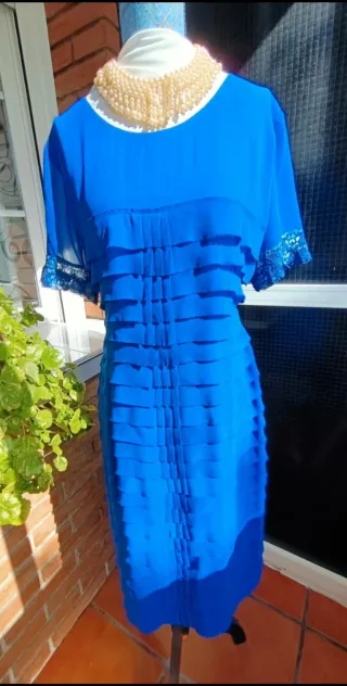 Vestido fiesta azul eléctrico con encaje