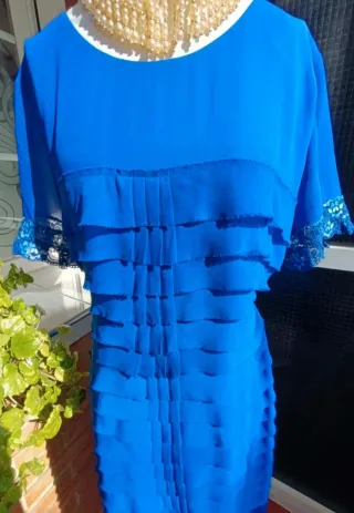 Vestido fiesta azul eléctrico con encaje