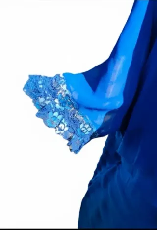 Vestido fiesta azul eléctrico con encaje