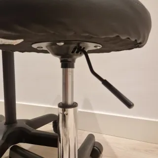 Mesa auxiliar y taburete estetica/tatuaje