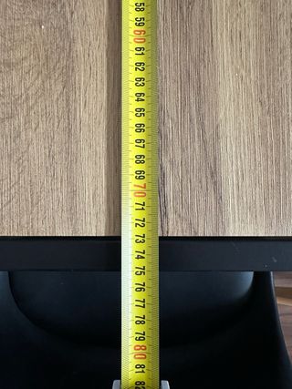 Mesa con 4 sillas negras