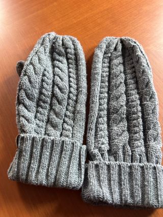 Manoplas de lana grises