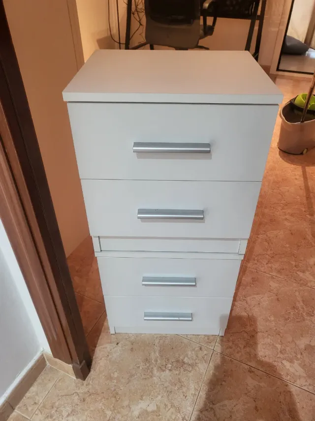 2 Mesitas de noche blancas con cajones