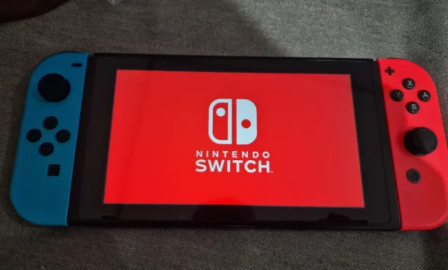Nintendo Switch Azul y rojo