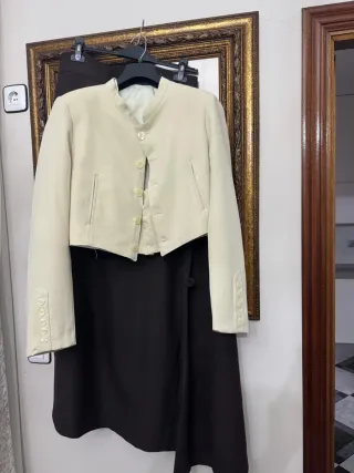 Traje amazona beige y marrón