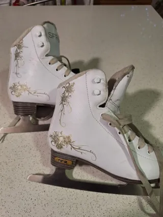 Patines de Hielo Blancos SFR talla 33.