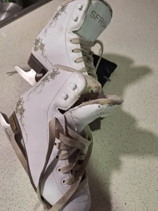 Patines de Hielo Blancos SFR talla 33.