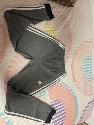 Pantalón chándal Adidas gris talla S, poco uso