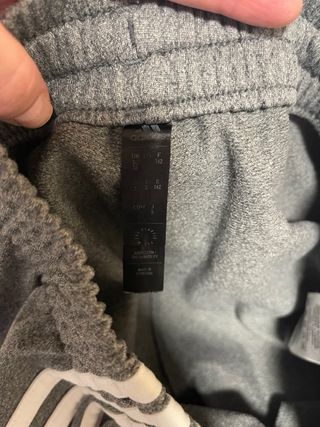 Pantalón chándal Adidas gris talla S, poco uso