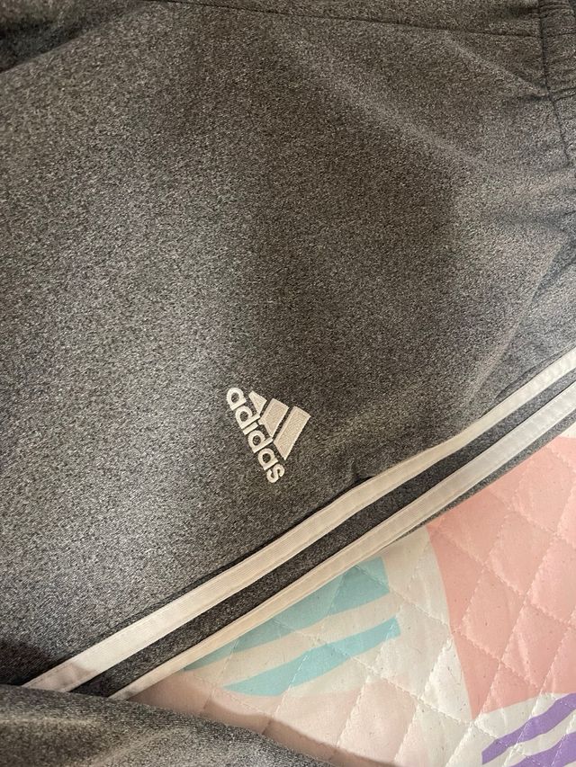 Pantalón chándal Adidas gris talla S, poco uso