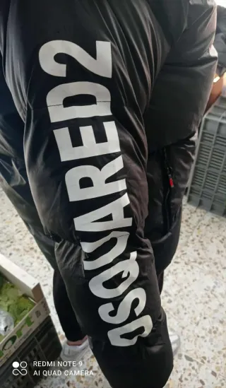 Chaqueta DSQUARED2 Negra con Logo Rojo