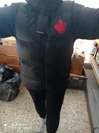 Chaqueta DSQUARED2 Negra con Logo Rojo