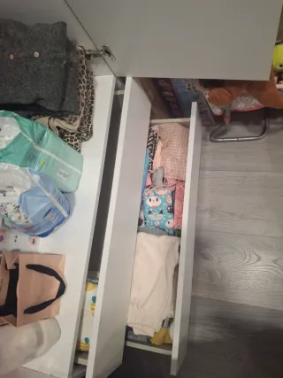 Armario infantil blanco y multicolor