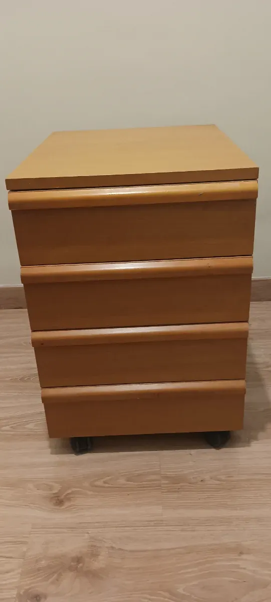 Cajonera de escritorio con ruedas - Mudanza