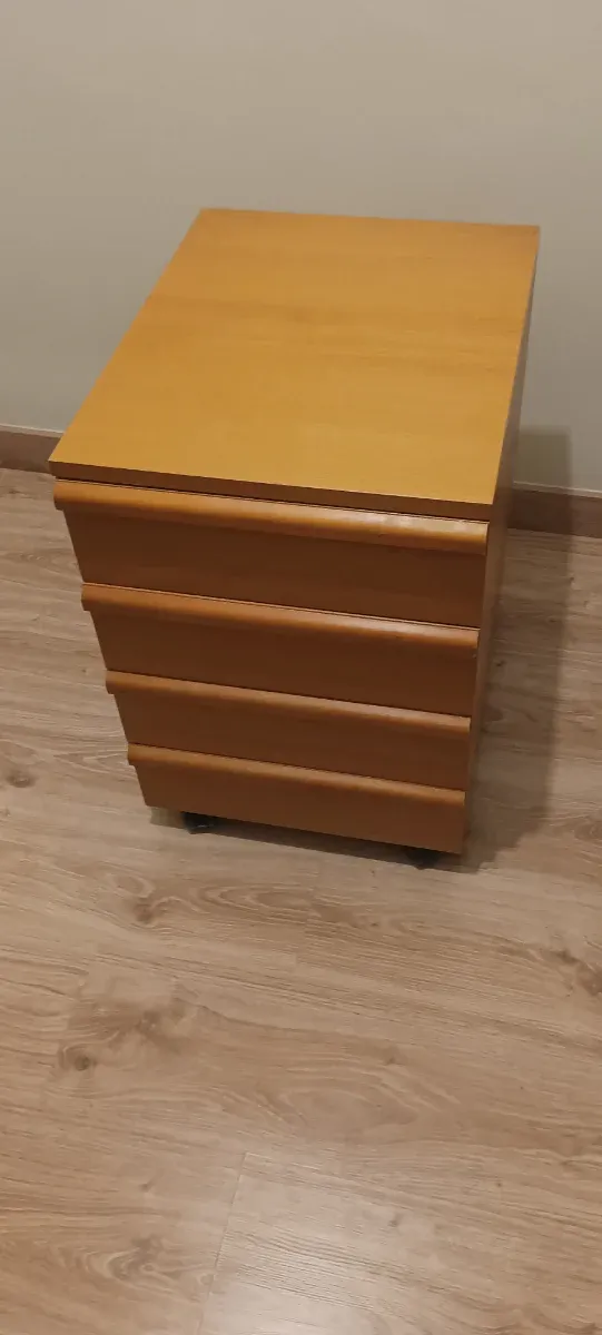Cajonera de escritorio con ruedas - Mudanza