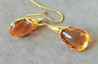 Pendientes dorados gota cristal ámbar