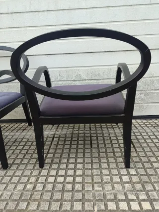 2 Sillas Andreu World Negras/Moradas